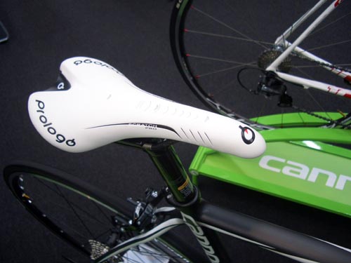 キャノンデール　CAAD8 フィジークサドル　2011モデル　完成車 キャノンデール CAAD8 フィジークサドル 2011モデル 完成車
